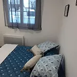 Holiday home Maison Pour 2 A 4 Personnes Avec Jardin Proche De La Et Des Commerces