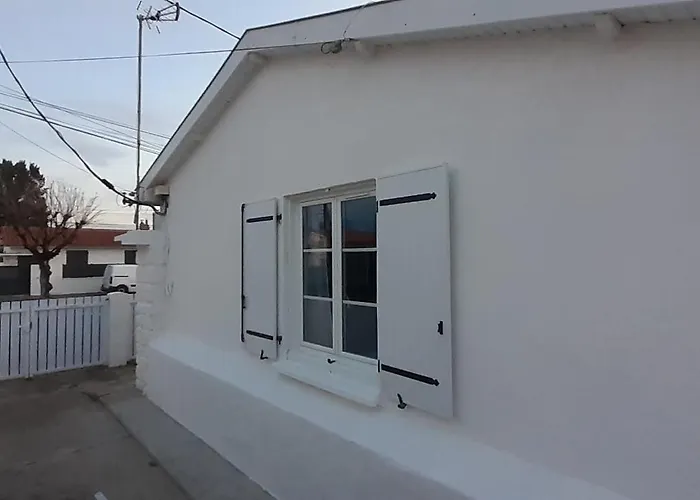 Maison Pour 2 A 4 Personnes Avec Jardin Proche De La Et Des Commerces Royan