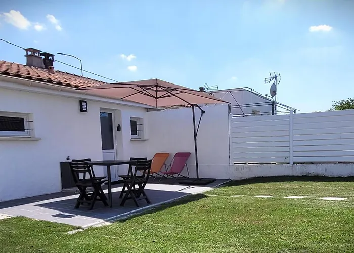 Maison Pour 2 A 4 Personnes Avec Jardin Proche De La Et Des Commerces