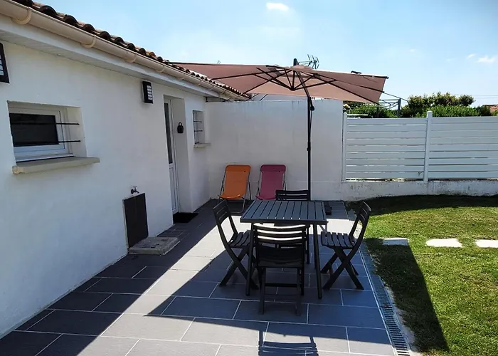 Maison Pour 2 A 4 Personnes Avec Jardin Proche De La Et Des Commerces