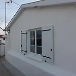 Maison Pour 2 A 4 Personnes Avec Jardin Proche De La Et Des Commerces Руайян