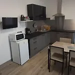 Maison Pour 2 A 4 Personnes Avec Jardin Proche De La Et Des Commerces Руайян
