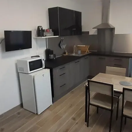 Maison Pour 2 à 4 Personnes Avec Jardin Proche De La Et Des Commerces Royan