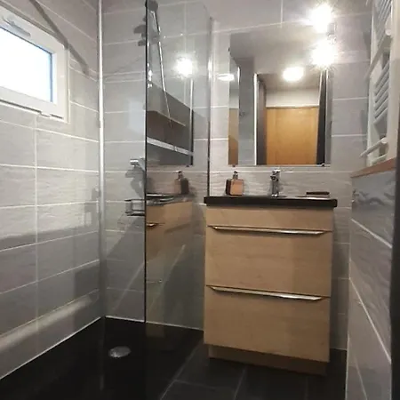 Maison Pour 2 à 4 Personnes Avec Jardin Proche De La Et Des Commerces *