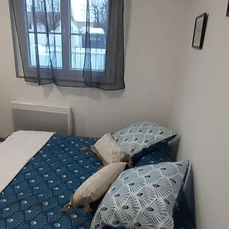 Holiday home Maison Pour 2 A 4 Personnes Avec Jardin Proche De La Et Des Commerces