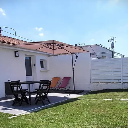 Maison Pour 2 A 4 Personnes Avec Jardin Proche De La Et Des Commerces