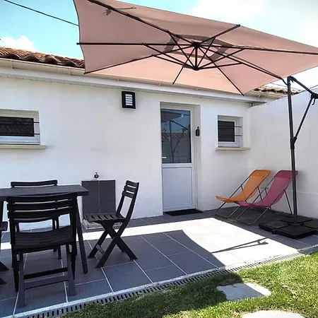 Holiday home Maison Pour 2 A 4 Personnes Avec Jardin Proche De La Et Des Commerces *
