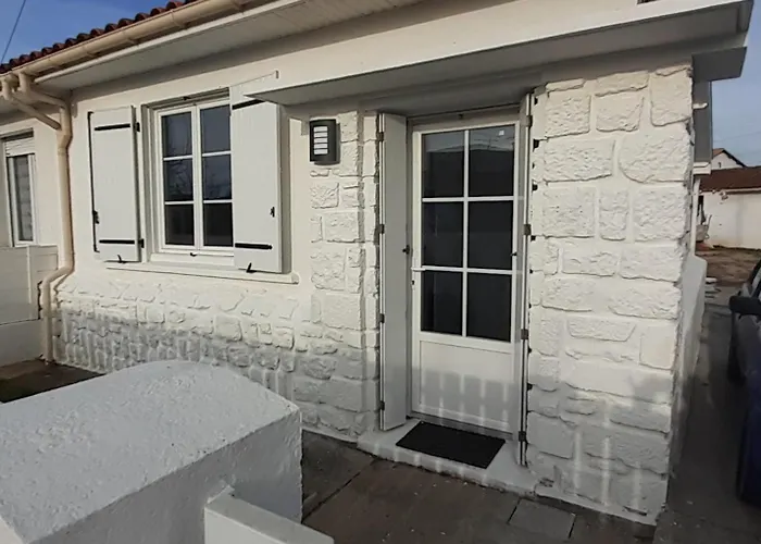 Maison Pour 2 A 4 Personnes Avec Jardin Proche De La Et Des Commerces Royan