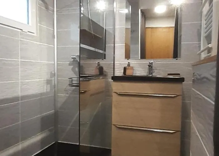 Maison Pour 2 A 4 Personnes Avec Jardin Proche De La Et Des Commerces *