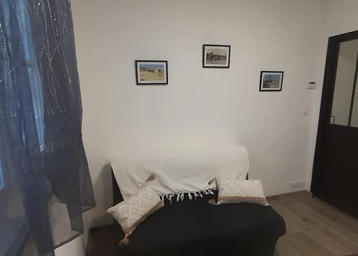 Holiday home Maison Pour 2 A 4 Personnes Avec Jardin Proche De La Et Des Commerces *